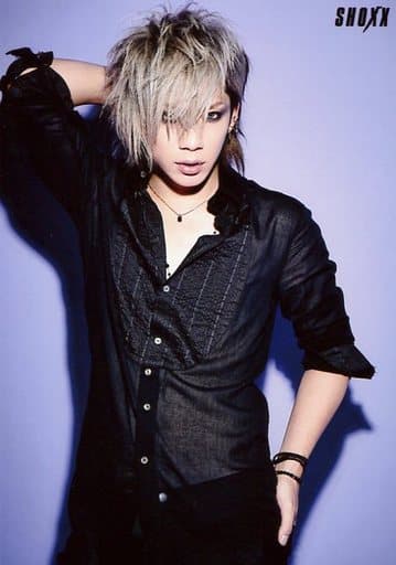 Official photo (Male) / visual kei band / Sug Sug / Chiyu / upper body ...