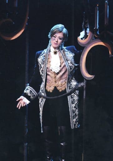 Official photo (female) / Takarazuka Revue (Hanagumi) / actress