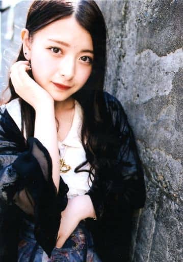 生写真(女)/女演员 木村叶月/上半身・衣服黑色・白色・蓝色・右向・右下颚・闭口・墙壁/杂志社「月刊ENTAME(娱乐)2018年8月号」应征