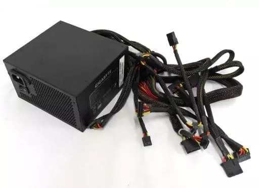 最新モデル GIGABYTE 650W 電源ユニット 電源ユニット