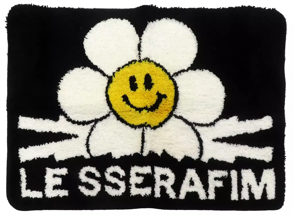 LE SSERAFIM×wiggle wiggle FLOOR MAT 