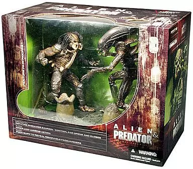 Aliens vs discount predator box set (spawn toys)