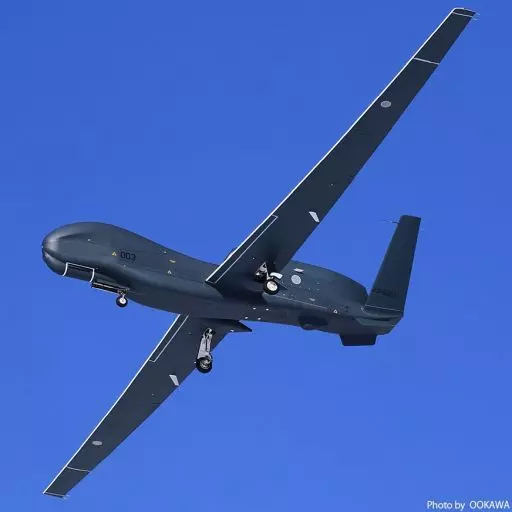 プラモデル 1/72 航空自衛隊 無人偵察機 RQ-4B グローバルホーク 三沢