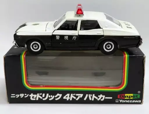 Minicar Nissan Cedric 4-Door Police Car (White x Black) 