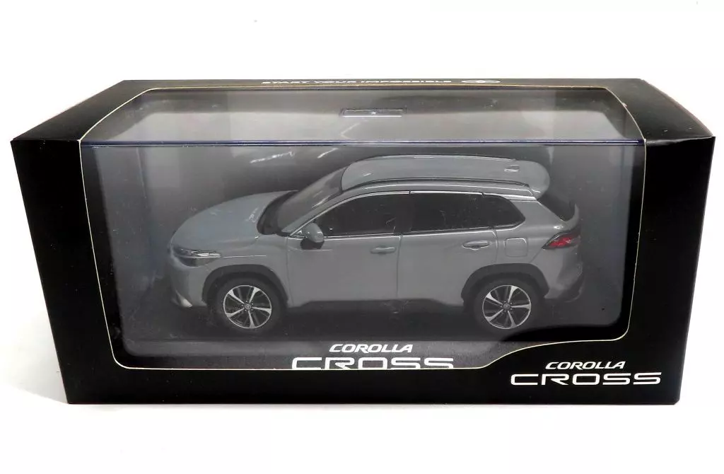 トヨタ カローラクロス ミニカー 1/30 ダイキャスト製 新型COROLLA