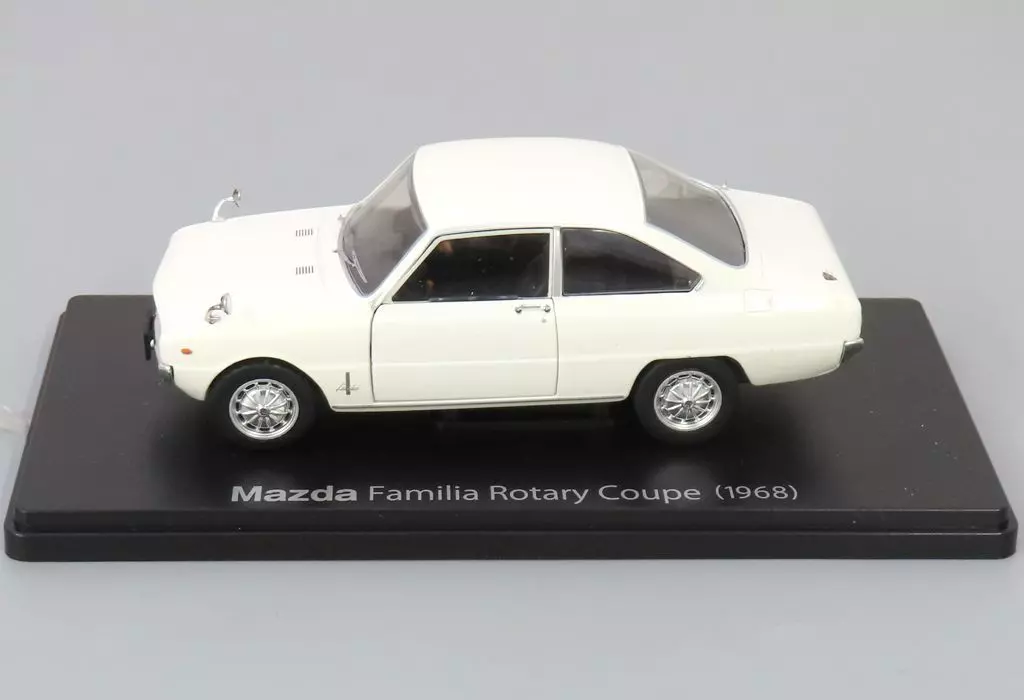 Norev Collection Japon 1/43 – Mazda Familia Rotary R100 1968 – état Neuf Sous Boîte Vitrine
