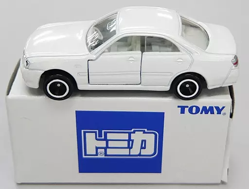 1/63 Nissan Gloria (White) 