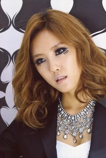 T-ara / HYOMIN (Hyomin) / Bust Up / Costume Black. White / Eye