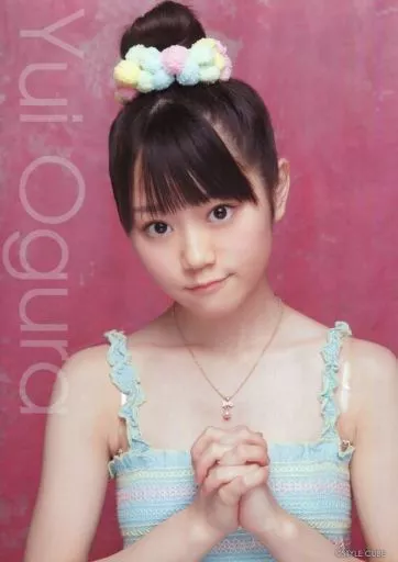 小倉唯ゆいかおりポートレート