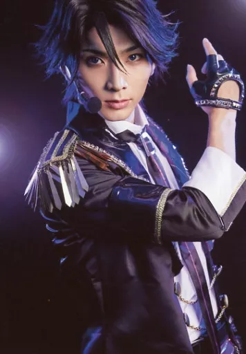 生写真(男性)/俳優 校條拳太朗(睦月始)/上半身・衣装黒・右手