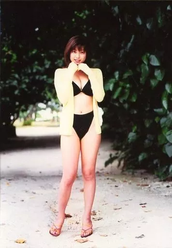 Otoha / Whole body / Swimsuit black / Costume yellow / Both hands