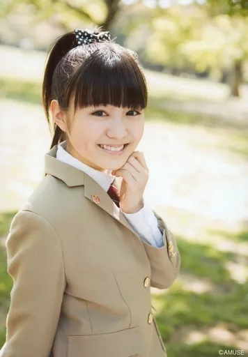 生写真(女性)/アイドル/さくら学院　さくら学院/菊地最愛・水野由結/横型・上半身・衣装黒・リボン赤・制服・菊池口閉じ・水野歯見せ・背景桜/「さくら学院生写真 2011年 Vol.1」公式生写真 駿河屋 - 【買取】さくら学院/水野由結/上半身・制服・衣装
