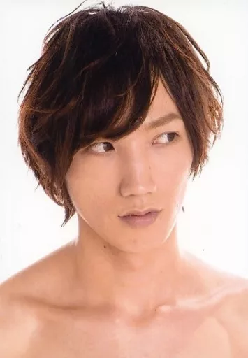 Official photo (male) / actor Daisuke Hirose / Face Up, Naked, Front Body,  Right Eye / Stage 