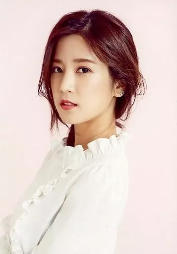 Apink/Park ChoRong (Park Cho-rong) / Bust Up / Costume White