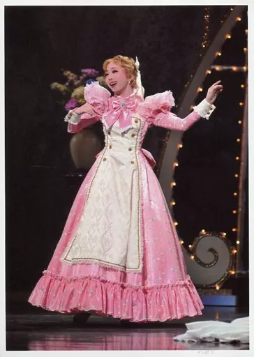 Official photo (Female) / Takarazuka Revue (Star Troupe Official photo (Female) / Takarazuka Revue (Star Troupe