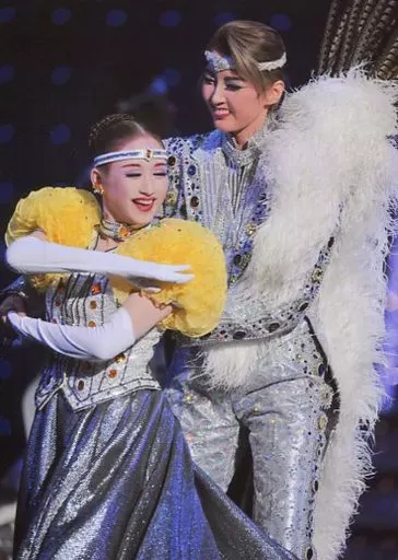 LOVE　PiECE　Tour　2008〜メガネかけなきゃユメがネェ！〜at　… Official photo (Female) / Takarazuka Revue (Sora-gumi