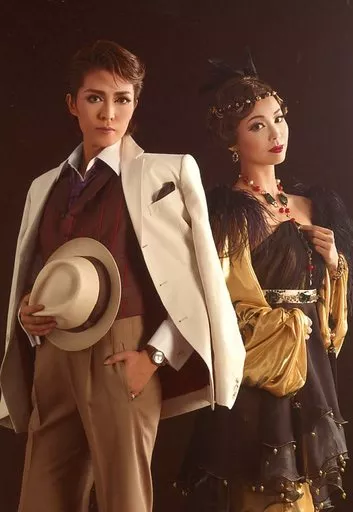 Official photo (Female) / Takarazuka Revue (Star Troupe