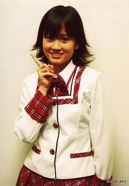 AKB48 前田敦子 スカートひらり 公式生写真 生写真(AKB48・SKE48)/アイドル/AKB48 前田敦子/上半身・衣装白・赤