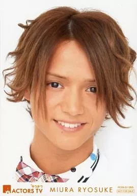 Official photo (male) / actor Ryosuke Miura / Bust Up / Costume
