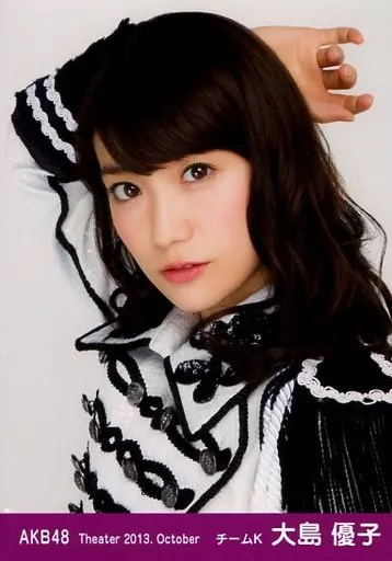 生写真(AKB48・SKE48)/アイドル/AKB48　大島優子/バストアップ/｢フォトキャンディー｣特典 駿河屋 -<中古>大島優子/バストアップ・水着水色・左手腰・首