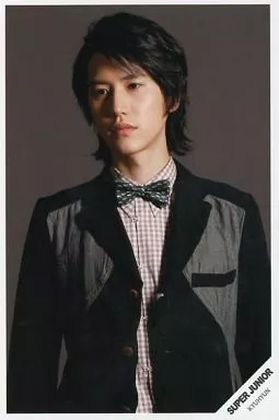 Official photo (Male) / idol / SUPER JUNIOR SUPER JUNIOR / KYUHYUN / Upper  Body / Costume Black / Check Pattern Shirt Pink / Eye View Left /  Background Grey / everysing