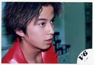 生写真(ジャニーズ)/アイドル/V6 V6/岡田准一/顔アップ・衣装赤