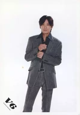 公式サイト 生写真(ジャニーズ)/アイドル/V6 V6/坂本昌行/膝上・スーツ アイドル