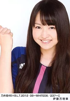 乃木坂46 RED 堅苦しく L判 写真 伊藤万理華 コンプ B.L.T. 2014