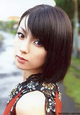 Official photo (female) / actress Kyoko Fukada / Bust up / Look back