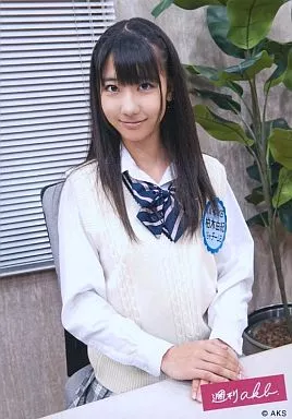 AKB48 柏木由紀 生写真 セーラー服 生写真(AKB48・SKE48)/アイドル/AKB48 柏木由紀/両手重ね・制服・椅子