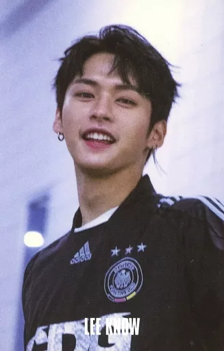 Stray Kids/Lee Know (Lino) / Bottom Name / Back Yellow