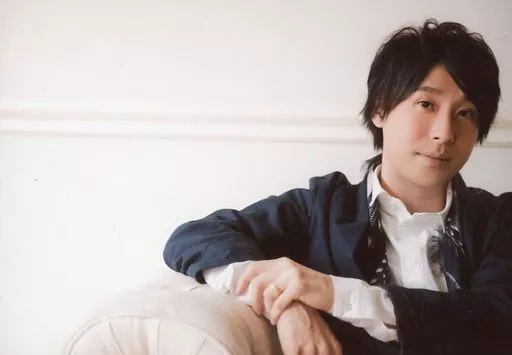 Official photo (male) / Voice actor Kenichi Suzumura / Horizontal