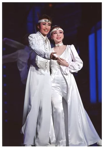 宝塚歌劇 雪組公演 望海 風斗、真彩 希帆 囲み取材 | エンタメ