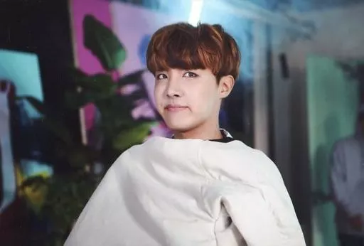 BTS / J-HOPE / horizontal type, bust up, white costume, two handed hanging,  inside clothing, postcard size / exhibition 