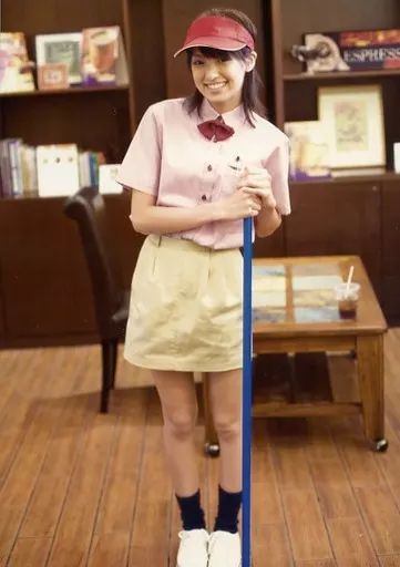 Official photo (female) / Gravure idol Akina Minami / Whole Body