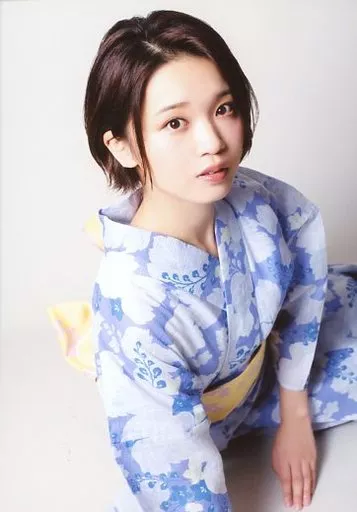 Minami Shindo / Entire body / 