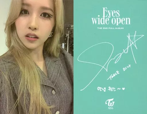 TWICE / Mina / Bust Up / Back Print with signature / Photo Card