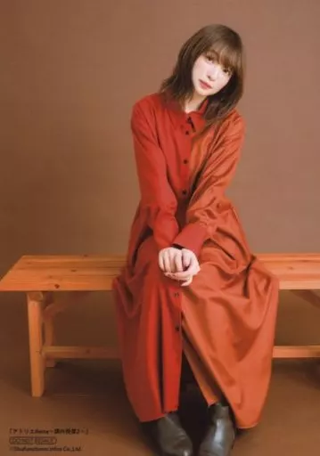 Official photo (female) / voice actor Rena Ueda / Whole body