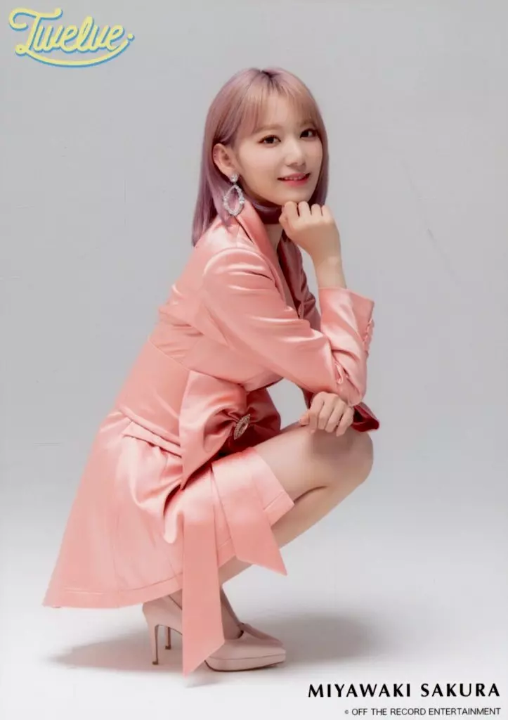IZ*ONE 宮脇咲良　twelve 生写真　IZONE IZ*ONE 宮脇咲良 twelve 生写真 IZONE - メルカリ