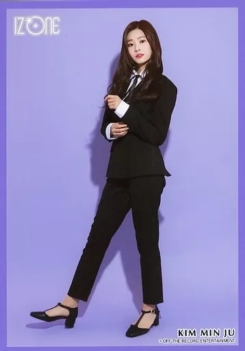 IZ*ONE/金玟珠/全身·框紫/IZ*ONE隨機生寫真Black suit Ver. | 雜貨・小