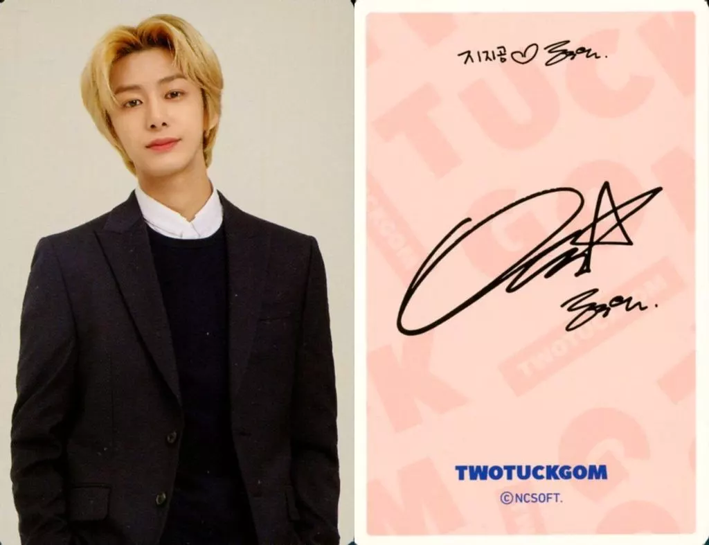 MONSTA X / HYUNWON / Suit / Both Hands Hanging / Back Printing
