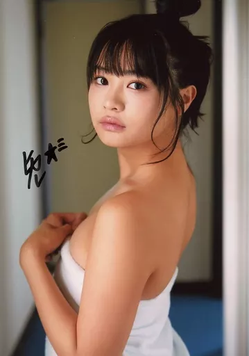 西本ヒカル 直筆サイン入り 現場チェキ 「大人になんかならないで」 スクール水着 西本ヒカル 直筆サイン入り 現場チェキ 「ヒカルのキモチ」 紐