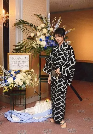 Official photo (female) / Takarazuka Revue (star group) / actress 