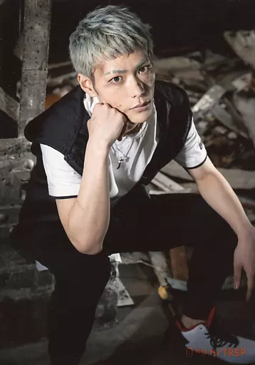 莉多 Aizawa (Takashi Mitsuya) / Whole body, sitting, Mr. Character shot /  Stage 