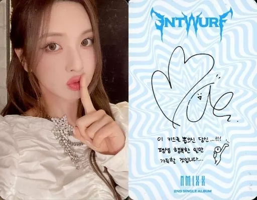 Collection card (female) / Special photo card included in CD 