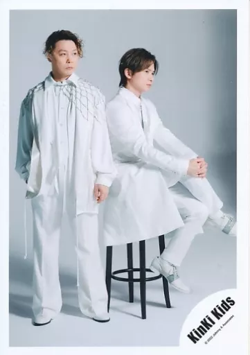 KinKi Kids/堂本光一・堂本剛/全身/「KinKi Kids Concert 2022-2023 24451 ～The Story of  Us～」グッズオフショット/公式生写真