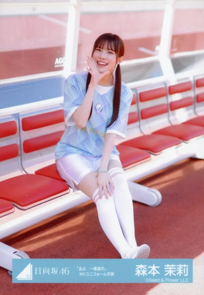 森本茉莉 僕なんか 飛行機雲 カップリング MV 生写真 24種コンプ リハーサル中、こちらをこっそり覗いてくる五期生ちゃんたちを