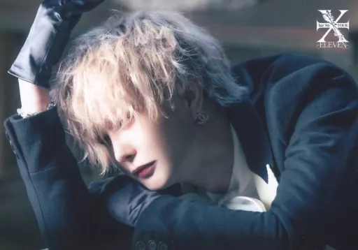 Official photo (Male) / Singer Luz / horizontal ・ bust up / 