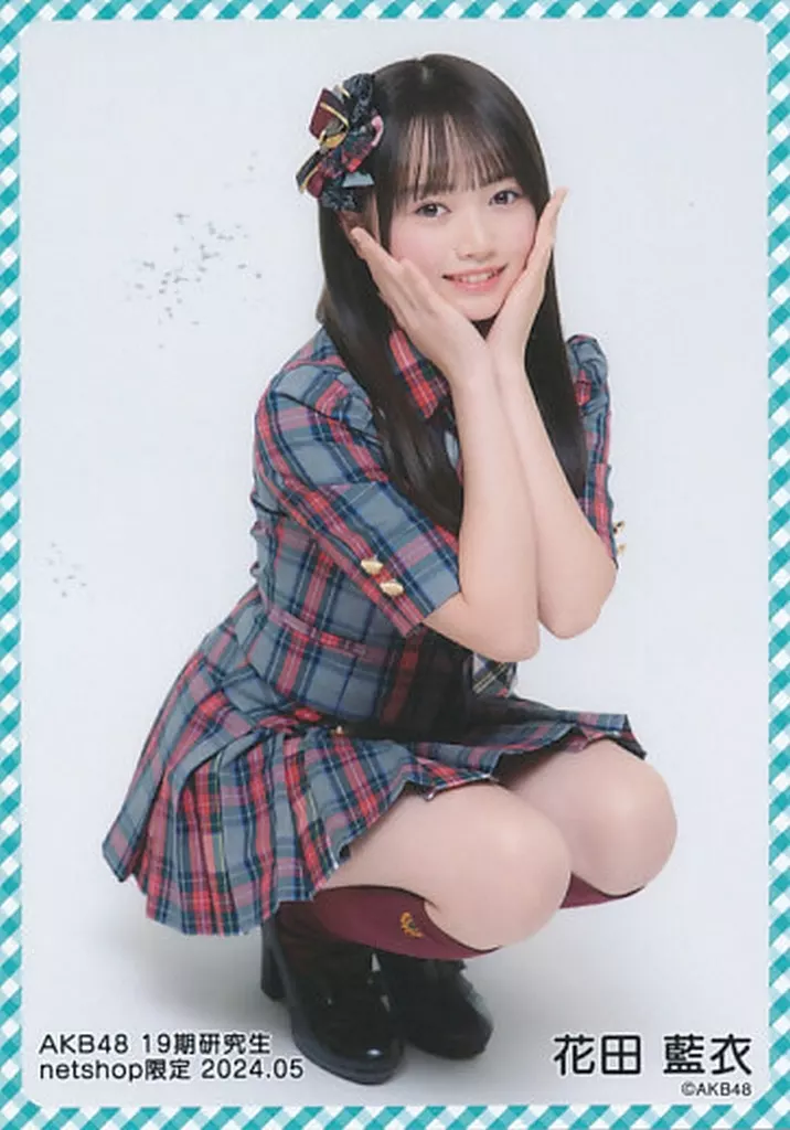Ai Hanada / Whole body, sitting / AKB48 19th Term Research Student
