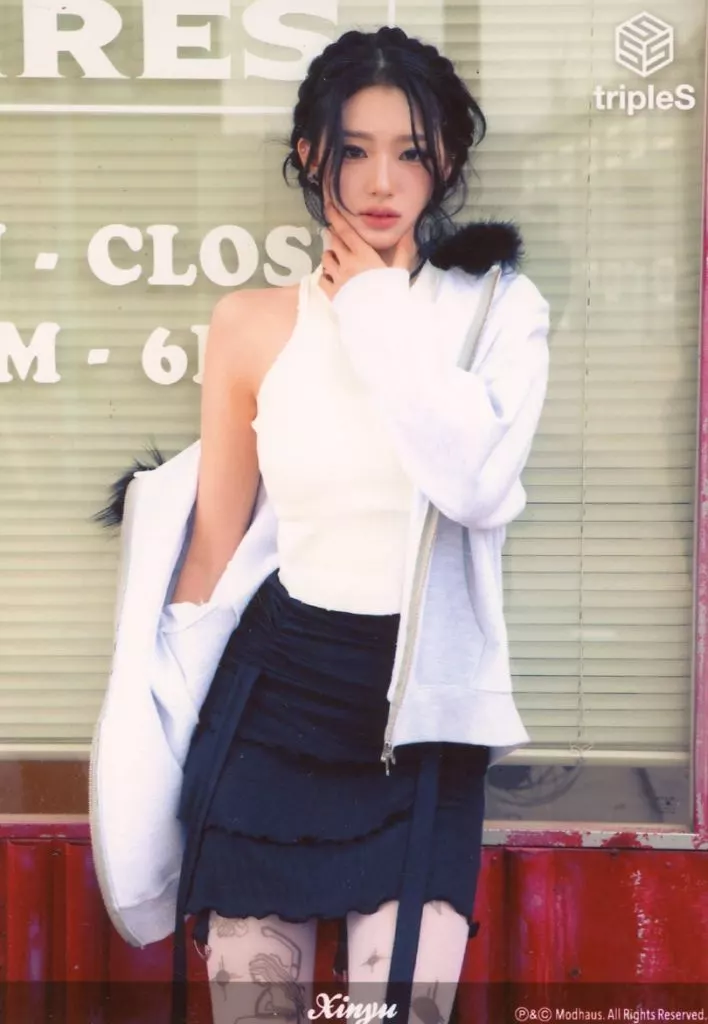 Official photo (female) / idol / tripLEs TripleS / Sin Wee (Xinyu